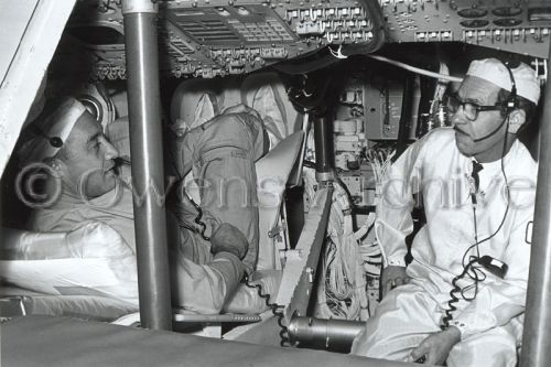 Gus Grissom inspects spacecraft, Apollo 1 