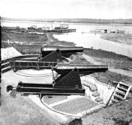 Parrott guns next to Potomac river