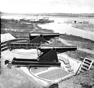 Parrott guns next to Potomac river