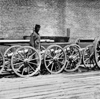 Confederate mountain howitzers at fort