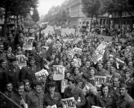 V-J Day at Rainbow Corner, Red Cross club, Paris