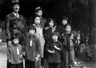 Mochida Family Waiting for Evacuation Bus