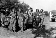 Field hospital nurses arrive in France