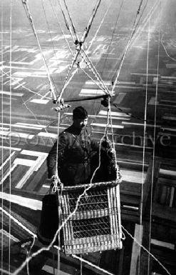 Observation balloon flying near front line