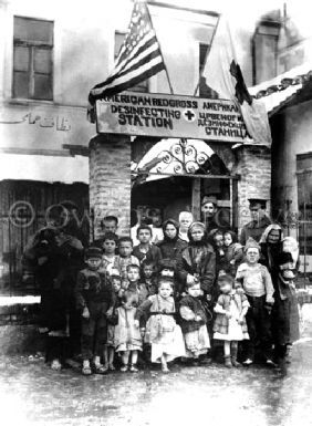 Refugees at American Red Cross, Uskut